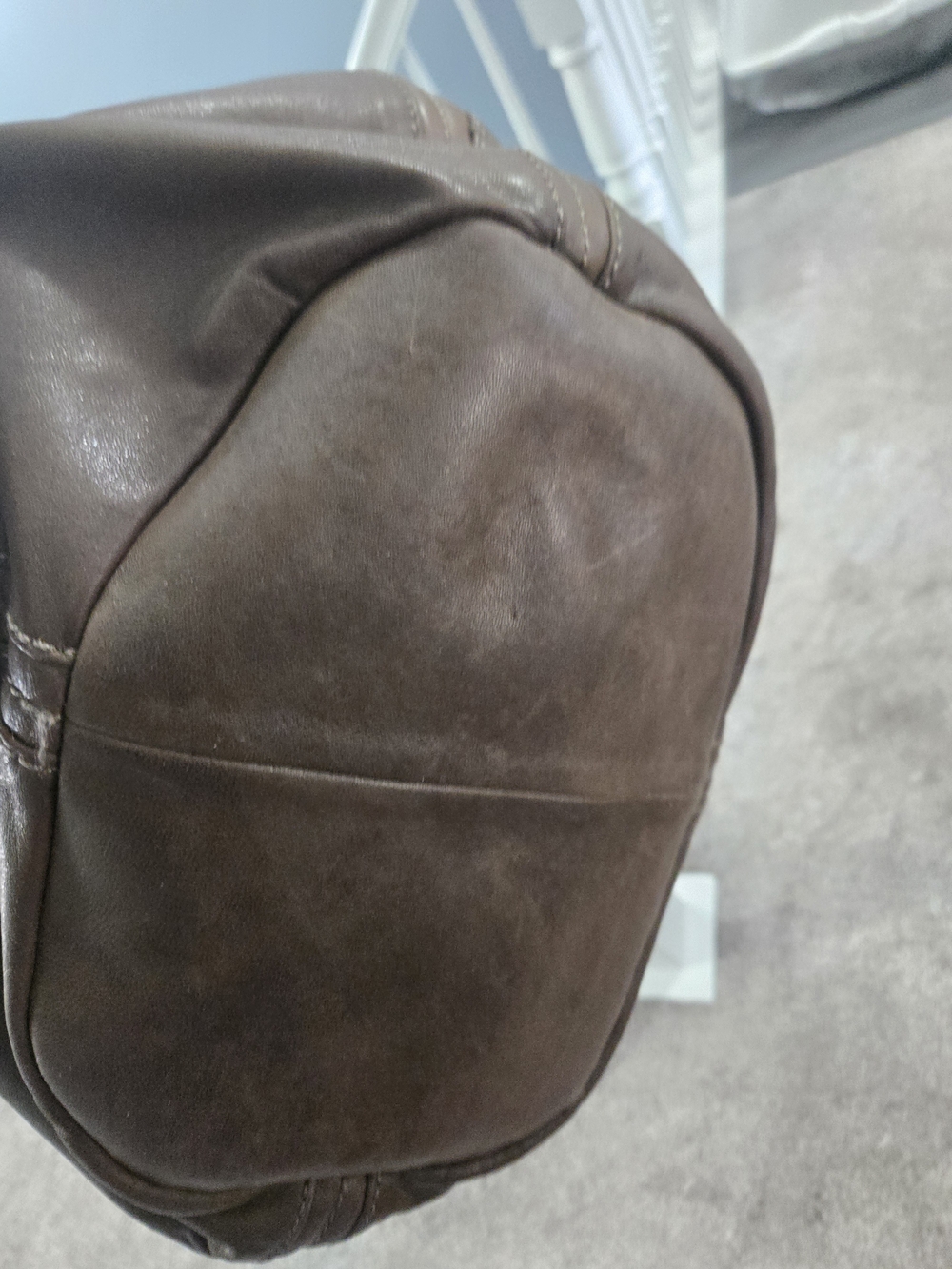 Steve Madden Taupe Brown Leather Drawstring Shoulder Bag with Gold Hardware - Picture 4 of 8